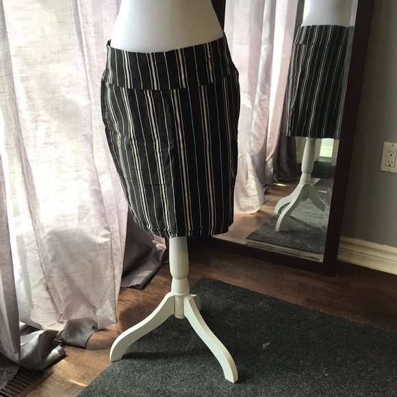 Black and White Striped cotton skirt - Picture 1 of 3